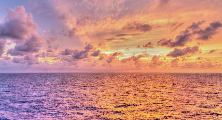 body of water under orange sky, sunset, reflections, sun rays HD wallpaper