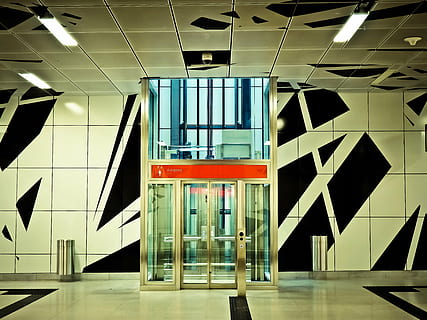 photo of clear glass elevator, metro, stop, platform, railway station HD wallpaper