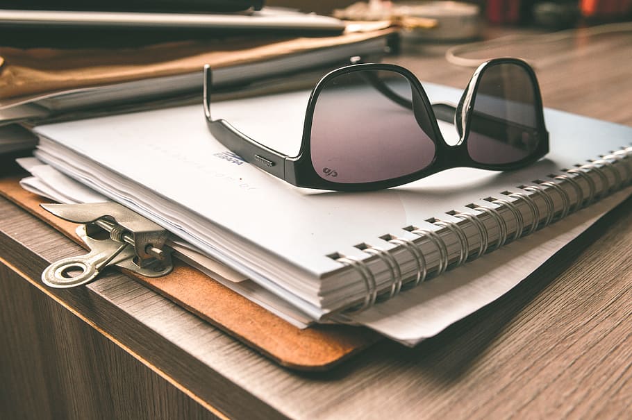 Black Frame Wayfarer Sunglasses on White Notebook, clipboard HD wallpaper