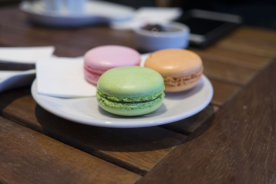 pastry, colorful, bake, bread, table, plate, food, dessert HD wallpaper