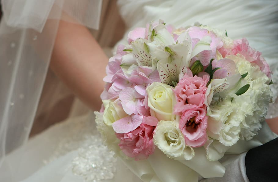bride holding white and pink flower bouquet, priest, flowers, HD wallpaper