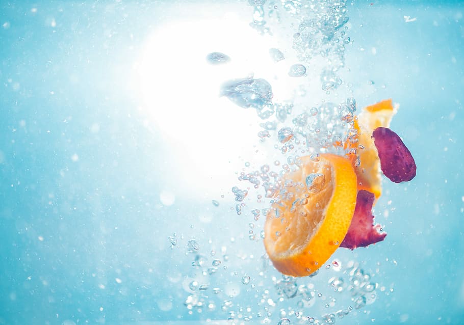 photo of sliced lemon on water, yellow sliced lemon soak in water with bubbles and bright light HD wallpaper