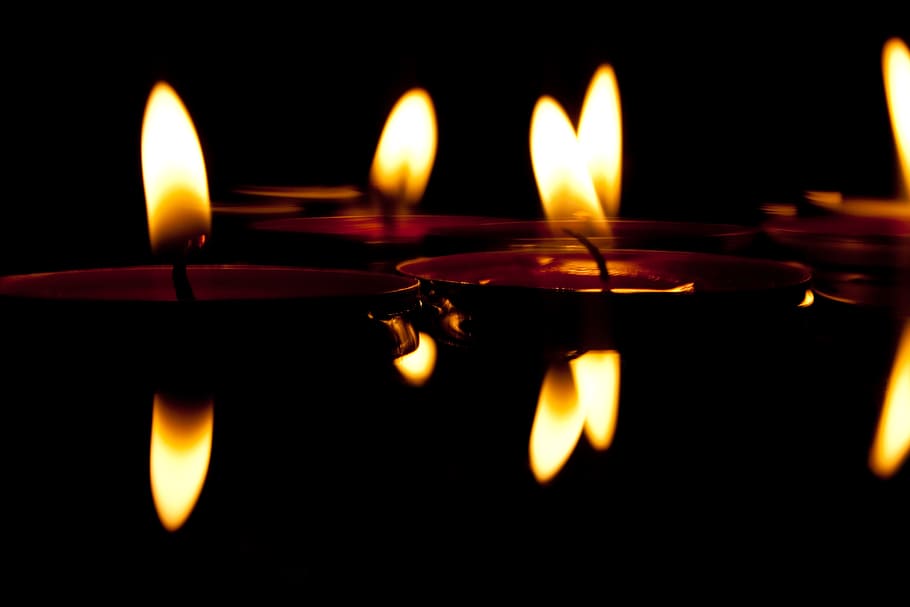 5 red candles lighted in the dark, water, candlelight, lights, HD wallpaper