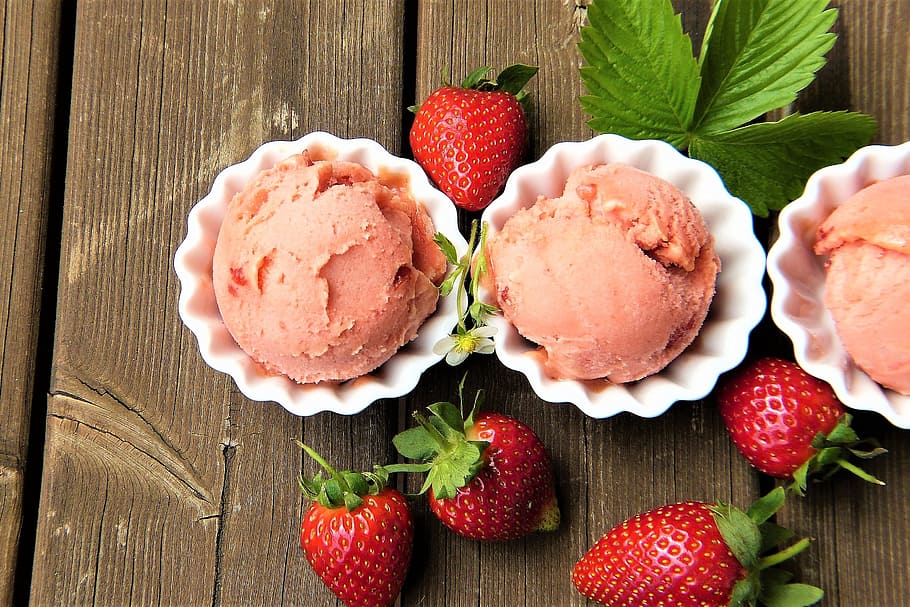 Strawberry ice cream dessert, food/Drink, fruit, fruits, strawberries, HD wallpaper