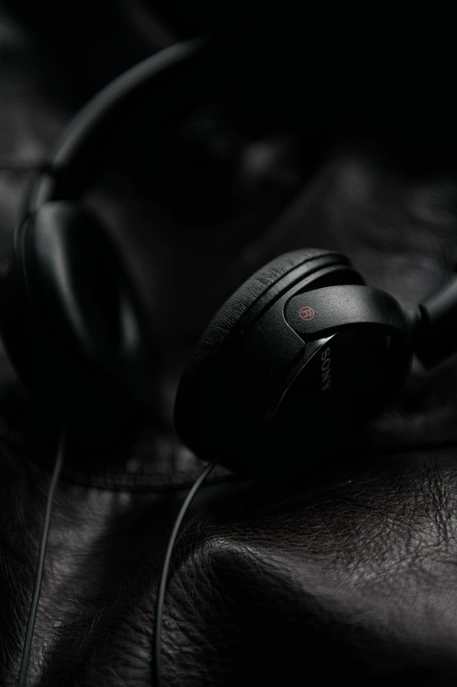black Sony corded headphones, tech, technology, music, close-up, HD wallpaper