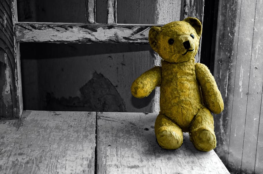 yellow bear plush toy beside door, old, child, hiding, alone HD wallpaper