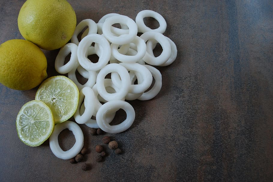 fresh, squid, rings, lemons, yellow, white, food, gourmet, delicious HD wallpaper