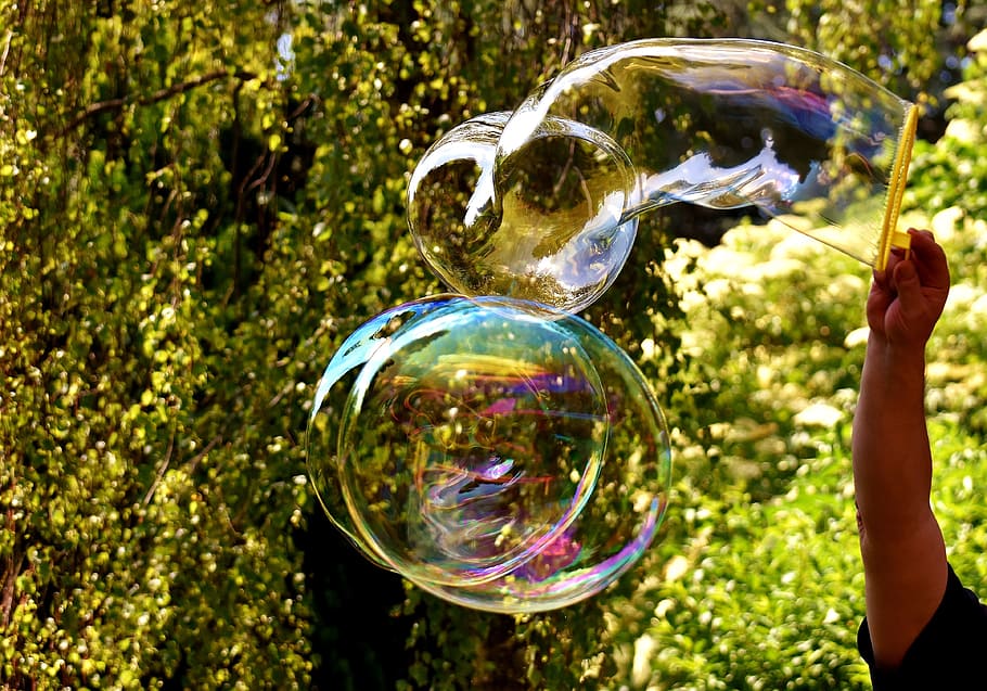 Soap Bubbles, Huge, large, make soap bubbles, wabbelig, iridescent HD wallpaper