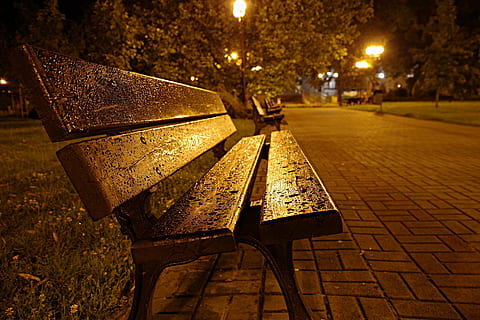 brown wooden bench on pavements, park, square, night, dark HD wallpaper
