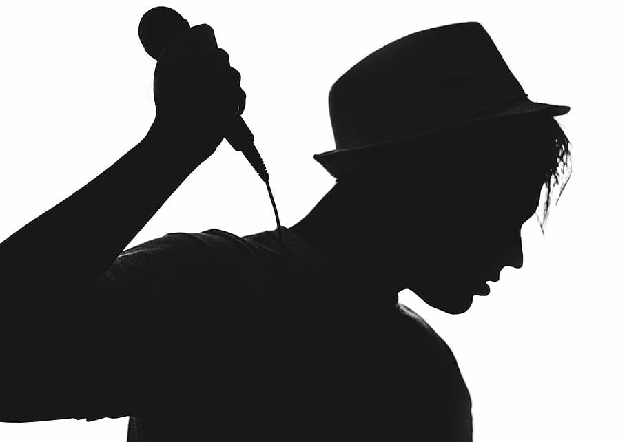 silhouette of man holding microphone, musician, vocalist, the artist, HD wallpaper