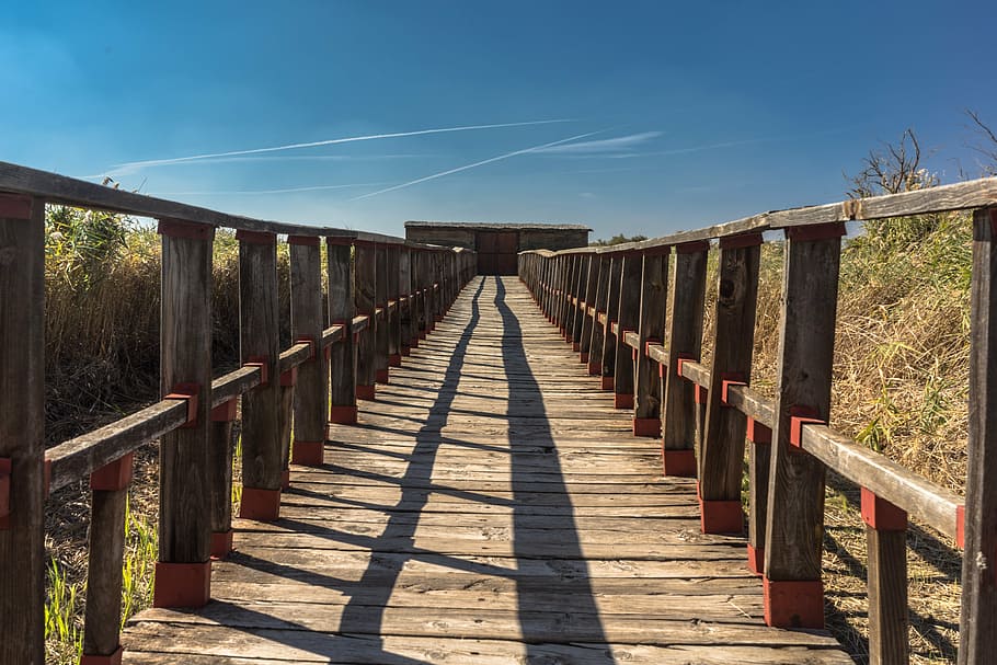 brown wooden bridge under clear blue sky during daytime, gateway HD wallpaper