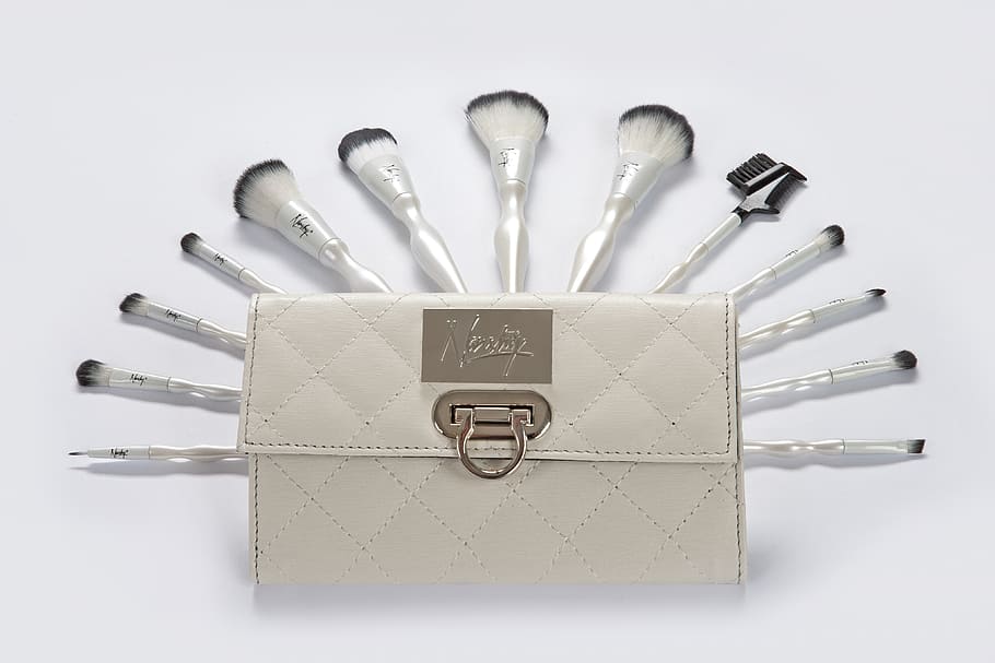 white make-up brush lot and quilted white wallet, makeup, beauty HD wallpaper