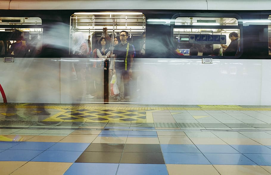 square yellow and blue tiles, window, reflection, train, underground HD wallpaper
