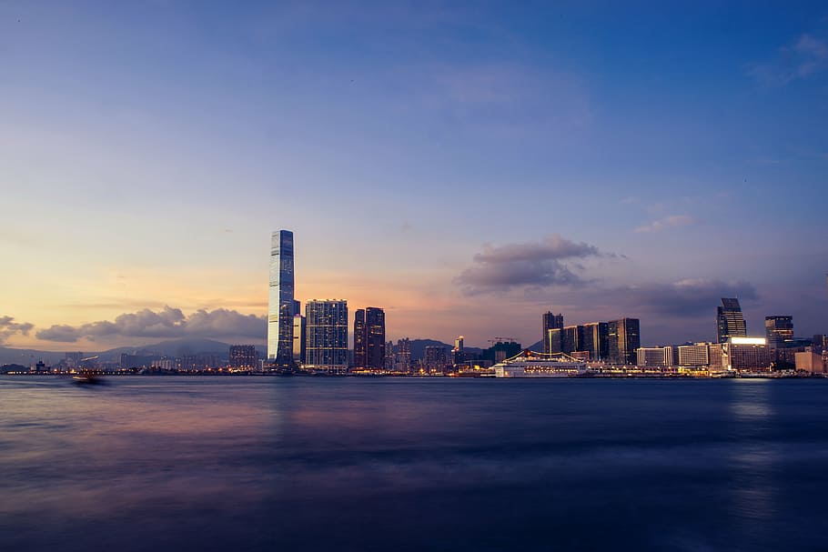 city buildings in front of sea, skyline, victoria harbour, hong kong, HD wallpaper