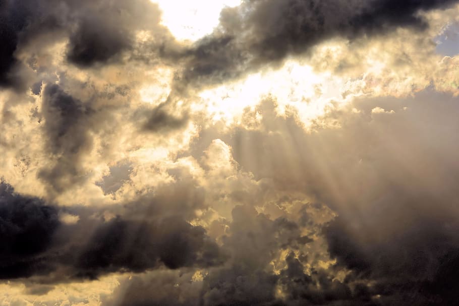 perforated sun rays under cumulonimbus clouds, sky, dark clouds HD wallpaper