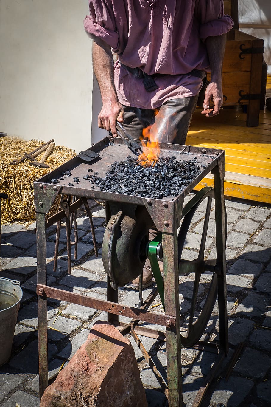 Blacksmith, Forge, Iron, Fire, Glow, craft, tool, flame, one man only HD wallpaper