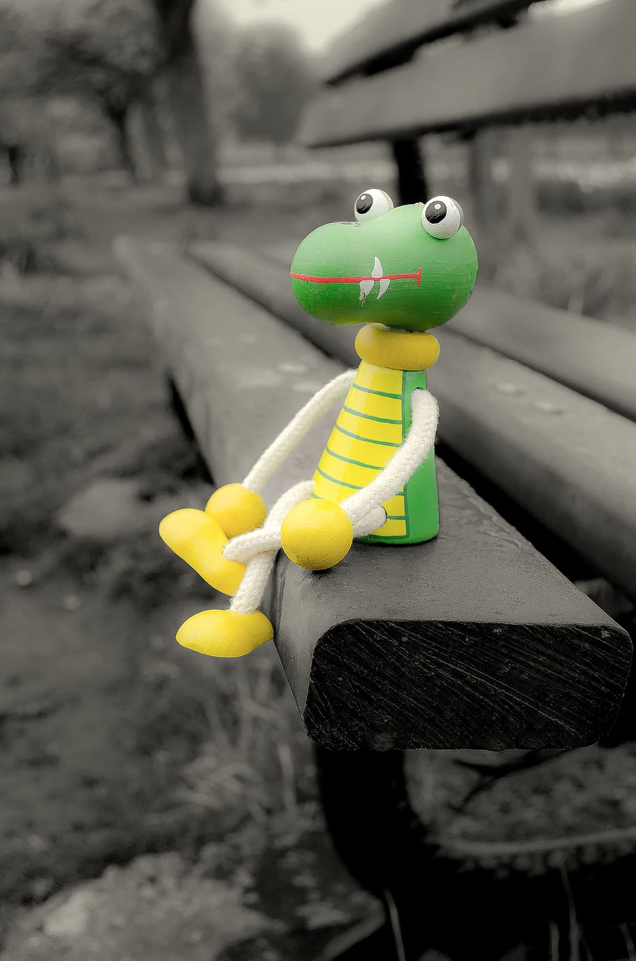 Lost, Toy, Crocodile, Puppet, Wood, bench, park, abandoned, HD wallpaper