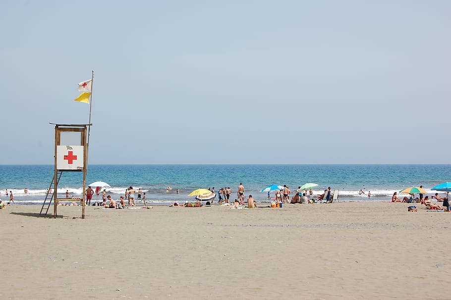 Crowdy beach in Gran Canaria, people at the beach, sand, ocean HD wallpaper