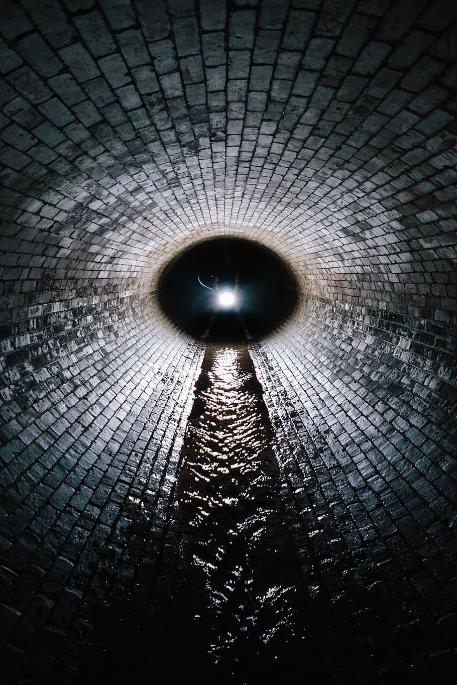 dark, night, flashlight, tunnel, circle, illuminated, geometric shape HD wallpaper