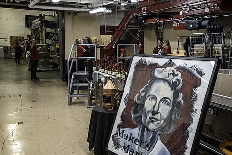 Workers on the Assembly Line at Maker's Mark, machinery, photo HD wallpaper