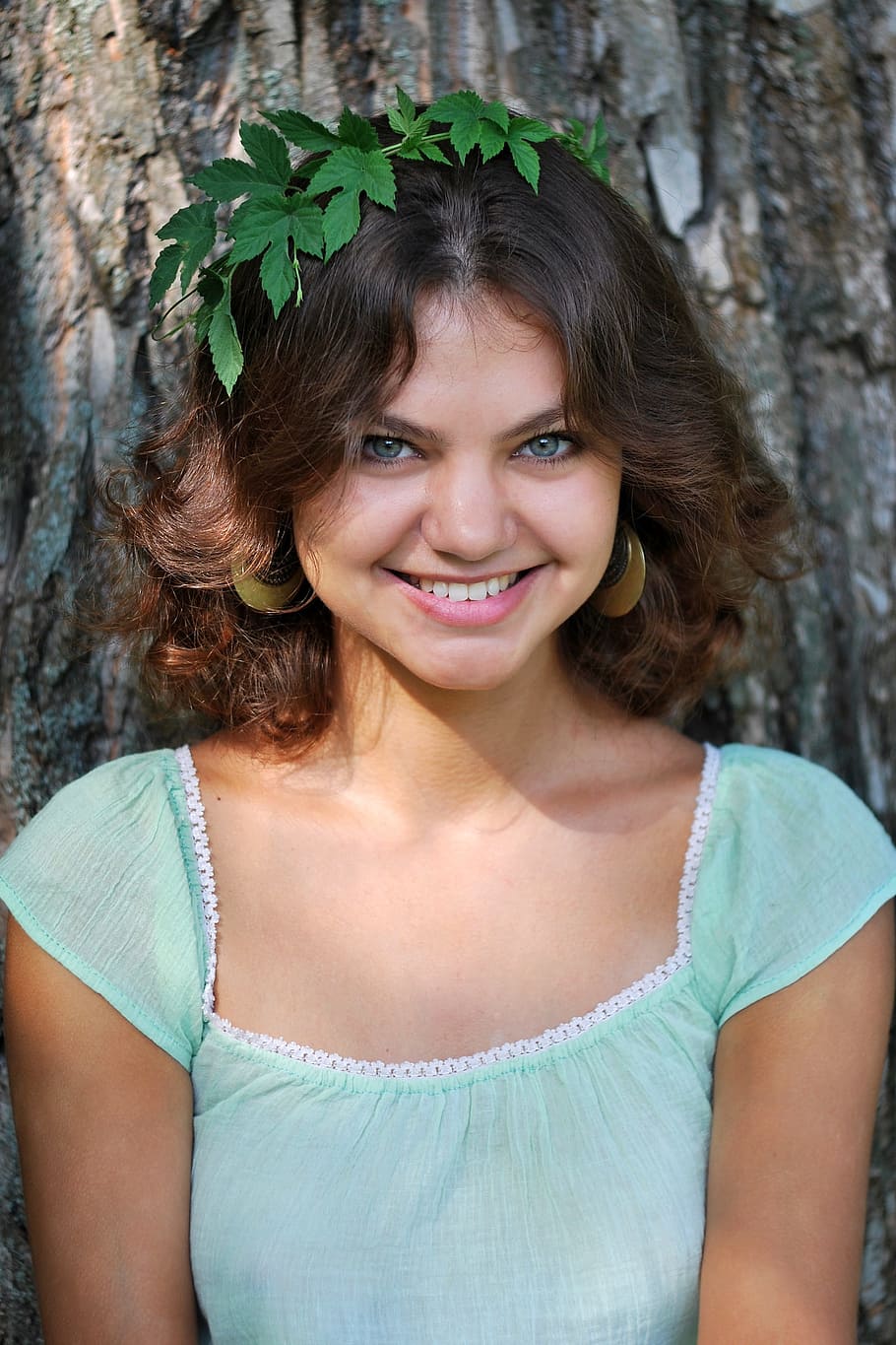 woman wearing green leaf headdress, nymph, forest, nature, elf HD wallpaper