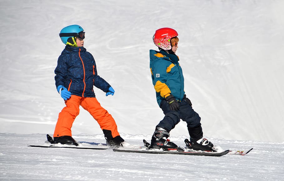 photography of children riding snowboards, ski lessons, exercise hills, HD wallpaper