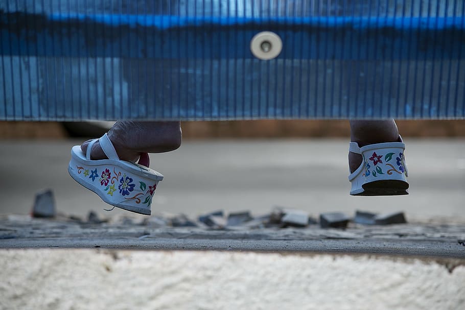 shoe, foot, bus, focus on foreground, day, close-up, one person HD wallpaper