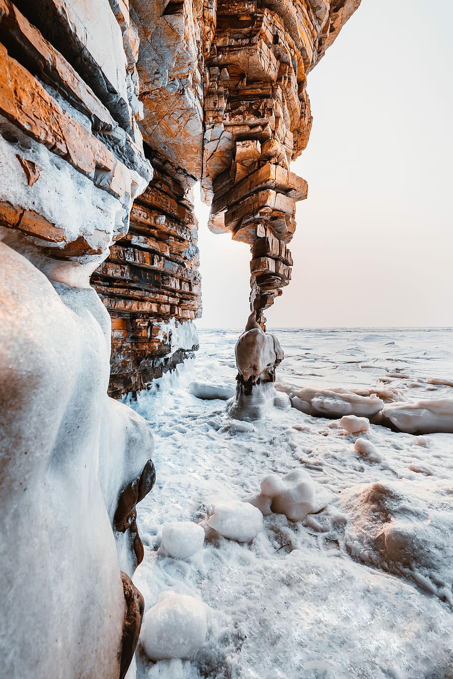 water bubble on pointed rock, stone mountain, rocks, cliff, snow HD wallpaper