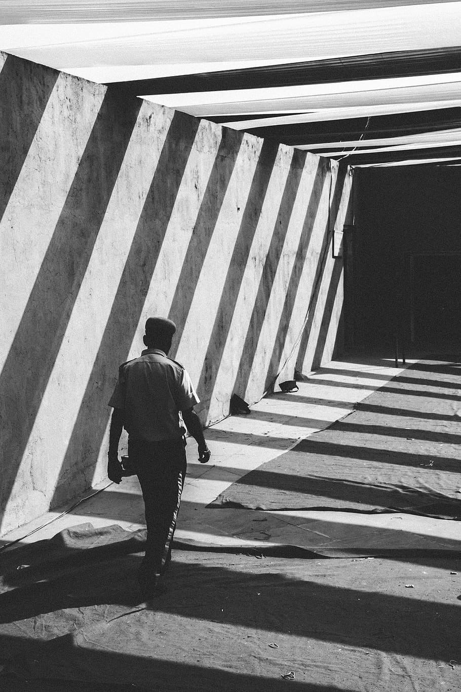 grayscale photo of man walking towards gate, man walking towards gate HD wallpaper