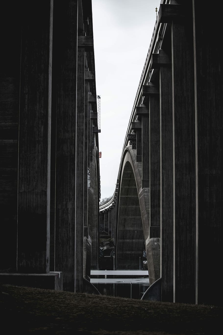 photo of gray concrete bridges, concrete building, architecture HD wallpaper