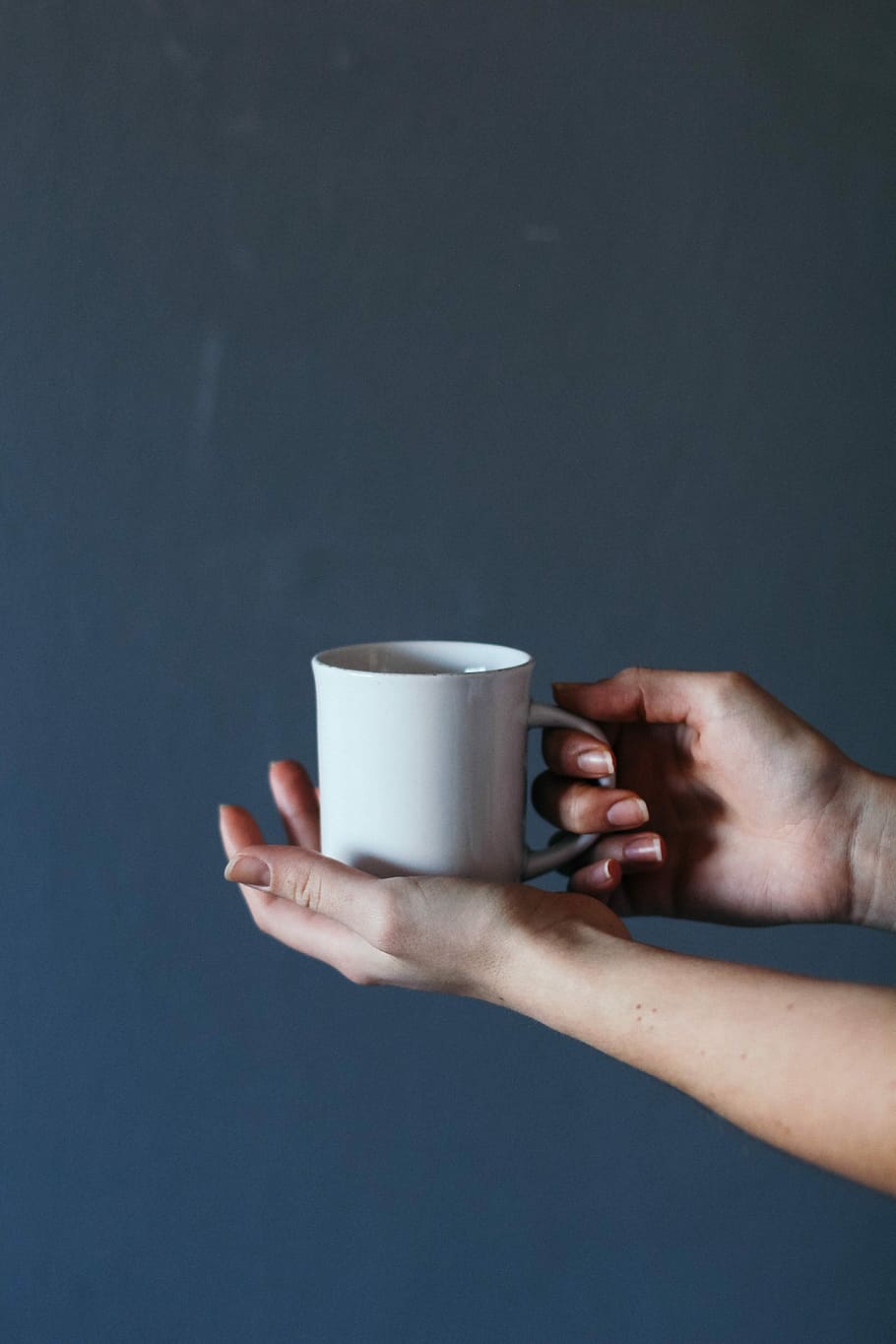 person holding grey ceramic mug, person holding white ceramic mug HD wallpaper