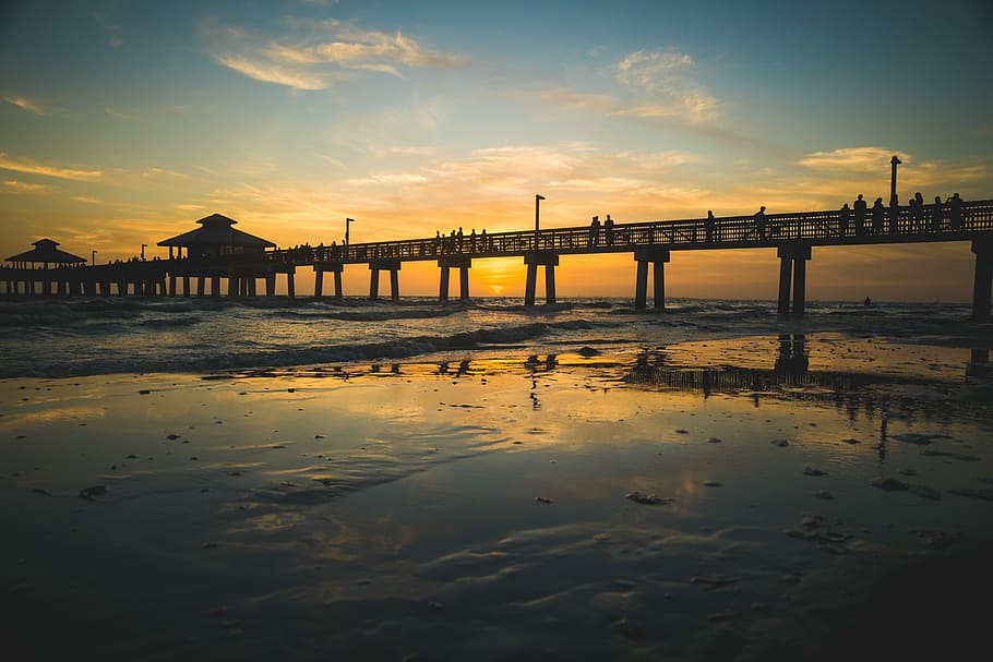 silhouette of beach dock during golden hour, silhouette photography of bridge at golden hour HD wallpaper