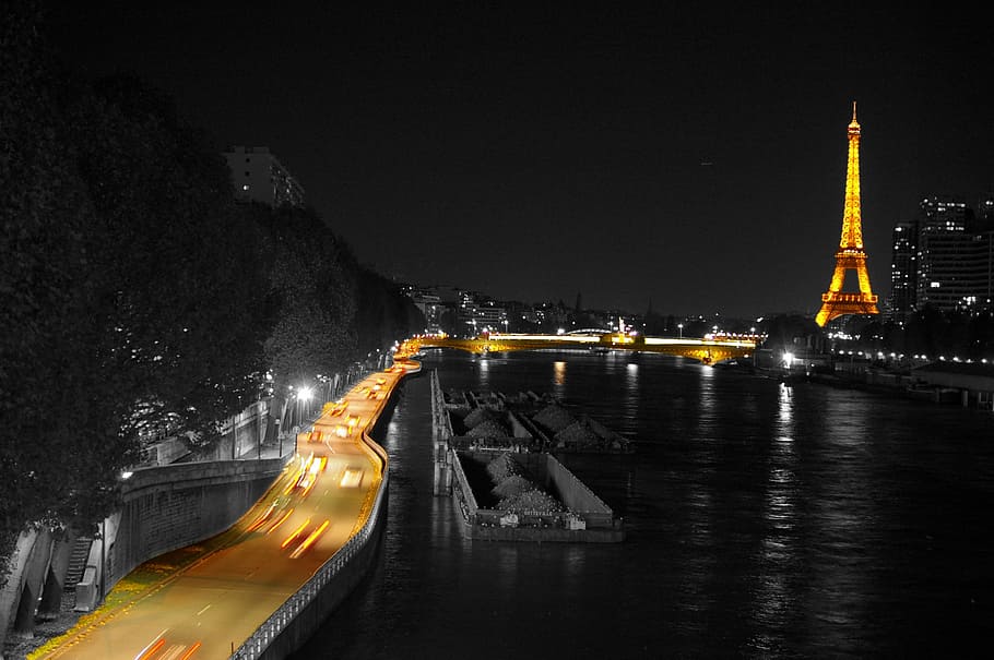 selective focus photography of yellow road towards Eiffel Tower HD wallpaper