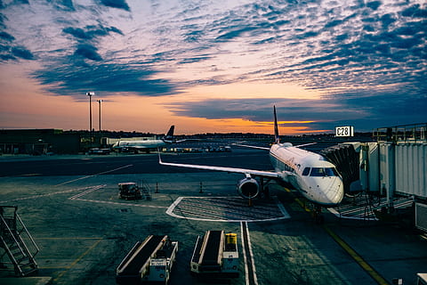 white airplane near trailers during sunset, airplane on airport during daytime HD wallpaper