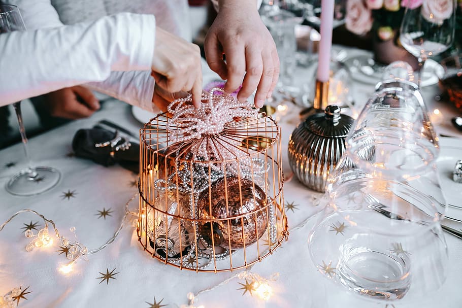 Hands Decorating Christmas Table, roses, red roses, holding hands HD wallpaper