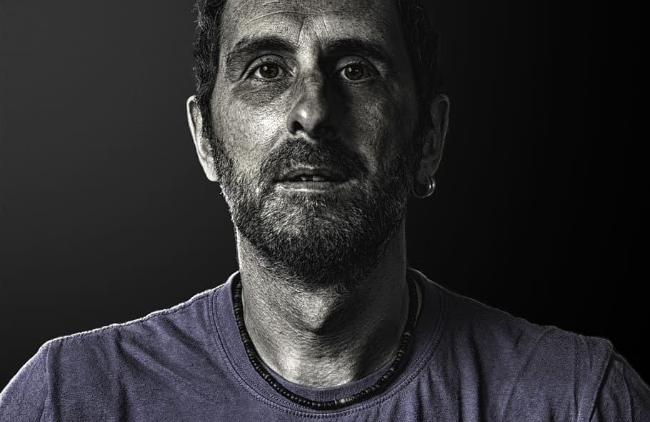 man wearing black crew-neck shirt, male, face, beard, portrait HD wallpaper