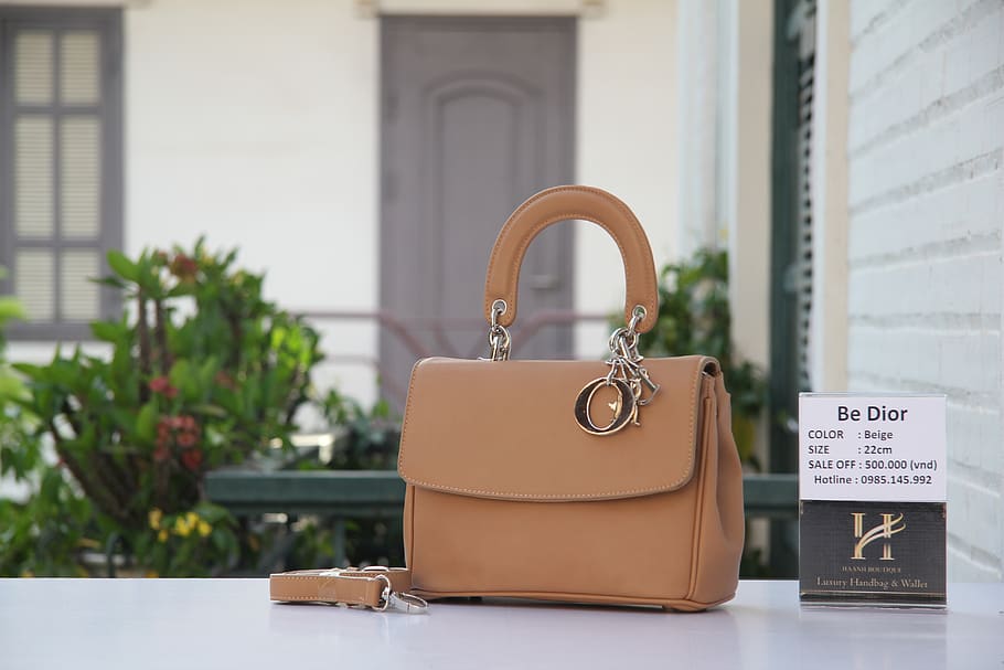 bag, dior, xịn, focus on foreground, no people, day, communication