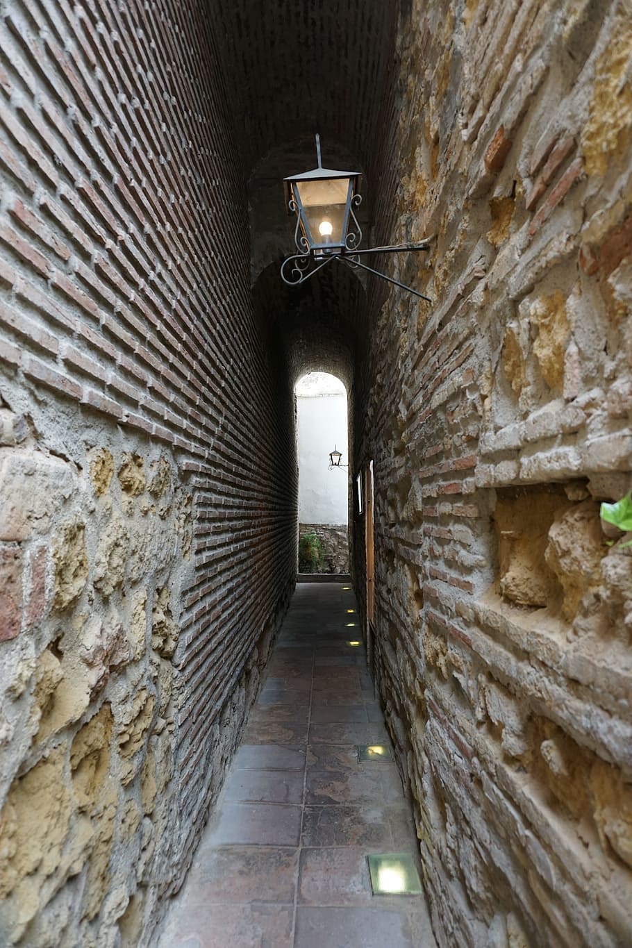 barda, wall, hall, tunnel, passage, lantern, house, partitions HD wallpaper