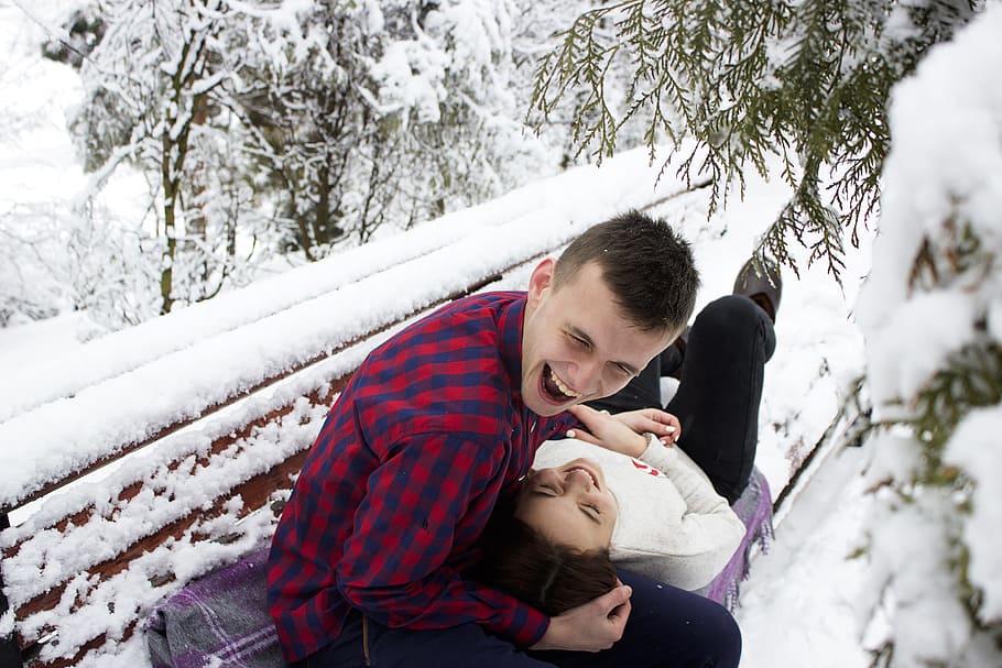cold, snow, wood, bench, couple, daylight, emotion, frost, frozen HD wallpaper