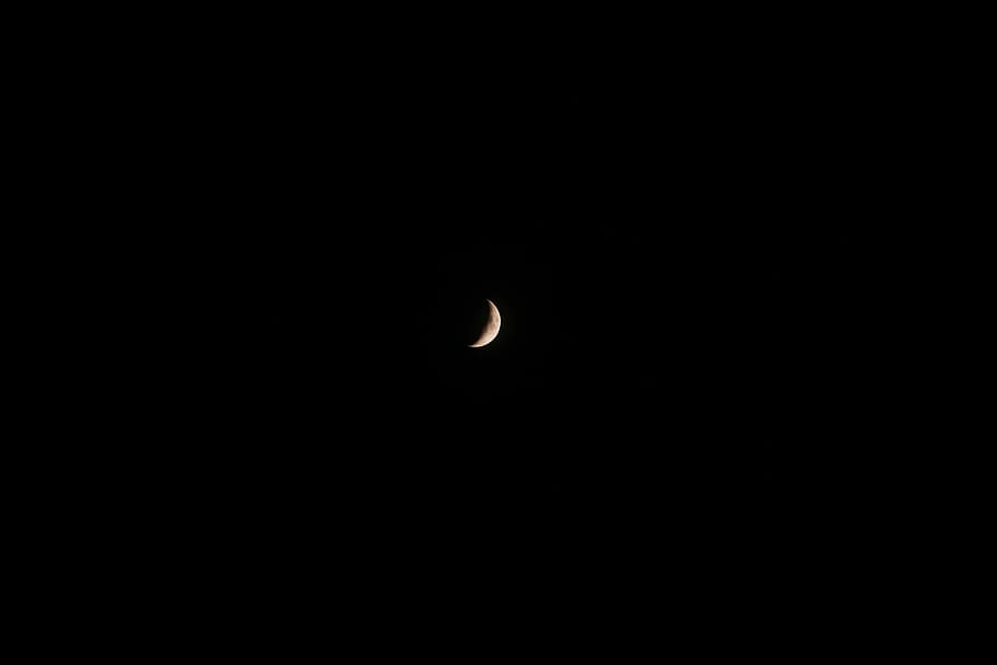 photograph of crescent moon, crescent moon at nighttime, sky HD wallpaper