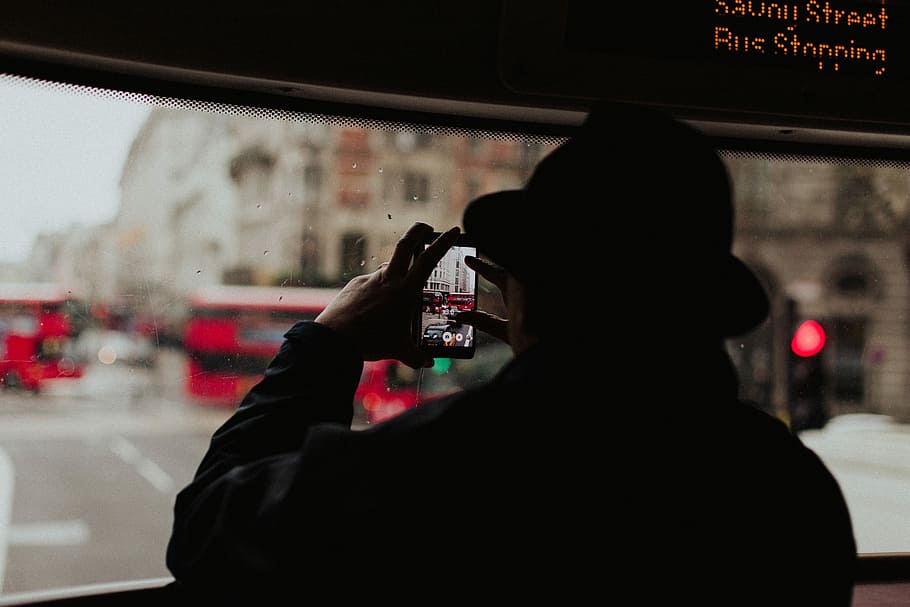 photo of man taking photo outside the vehicle, person taking a photo using smartphone HD wallpaper