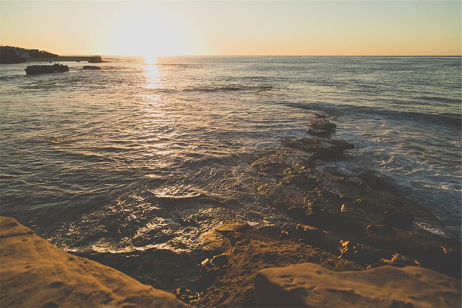 seashore during sunset, ocean, waves, waving, stone, beach HD wallpaper