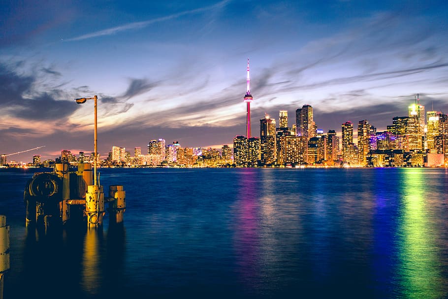lighted CN Tower digital walllpaper, CN Tower, Toronto Canada during golden hour HD wallpaper