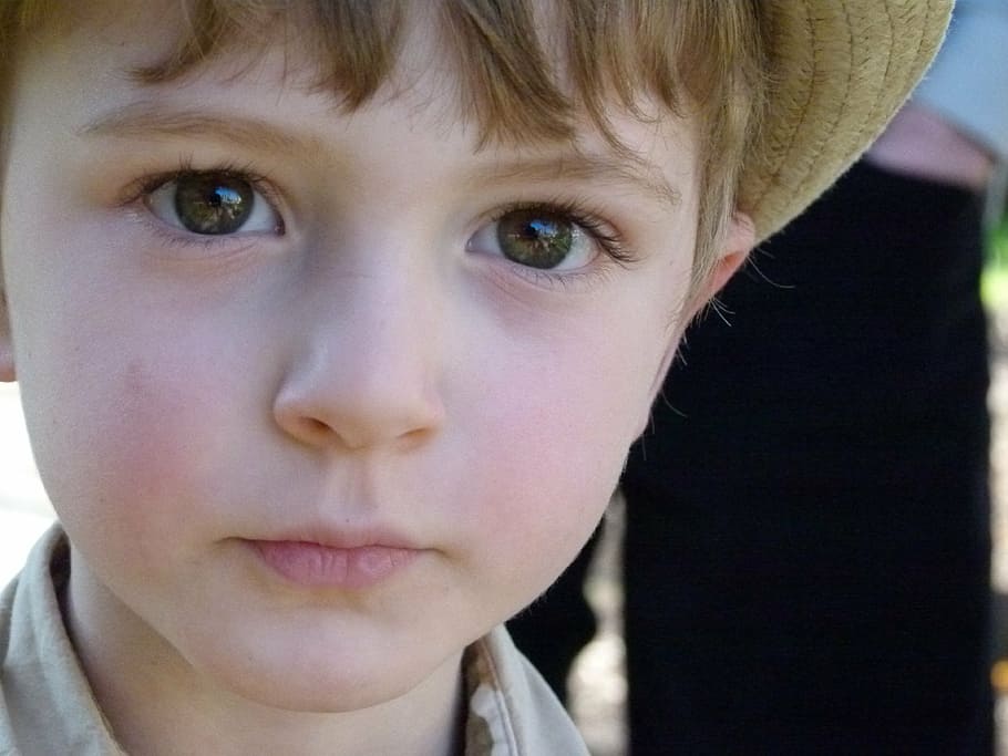 boy's face, child, thinking, portrait, little boy, cute, thought HD wallpaper