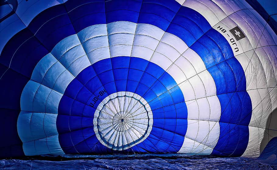 white and blue hot air balloon, blue and white hot air balloon HD wallpaper