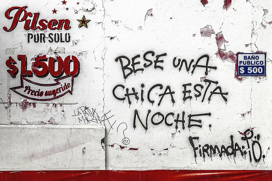 Pilsen por sold bese una chica esta noche firmada, background