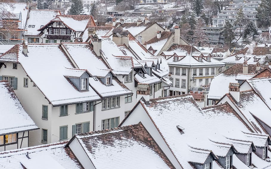 Снег живет предложение. Заснеженная крыша. Заснеженные крыши домов jpeg. Крыши под снегом Крымов. Фото крыш со снегом в Германии.