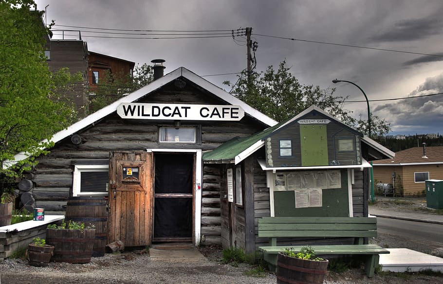 Wildcat Cafe building on corner of street, Yellowknife, Canada, HD wallpaper