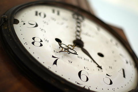 round wall clock at 7 o'clock, tips, old, historic, analog HD wallpaper