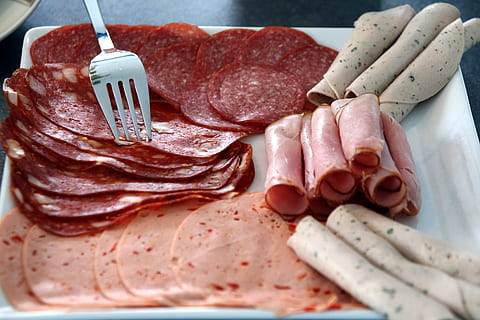 ham on square plate, wurstplatte, cold cuts, sausage, salami HD wallpaper